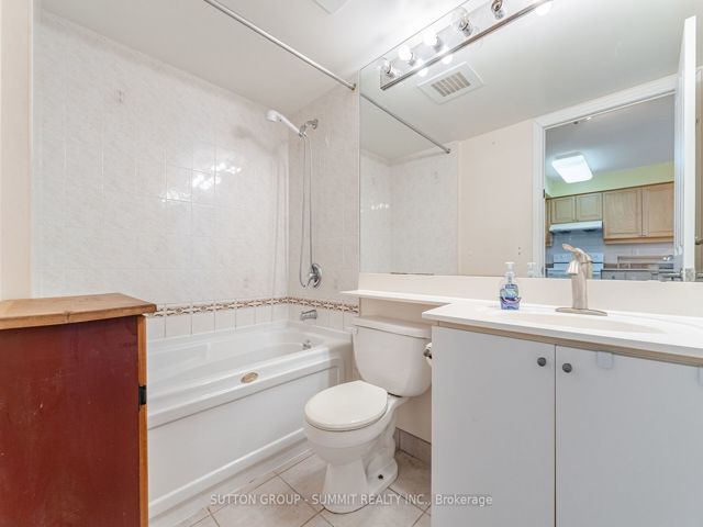 2923 - 68 Corporate Dr