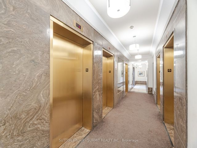 2923 - 68 Corporate Dr