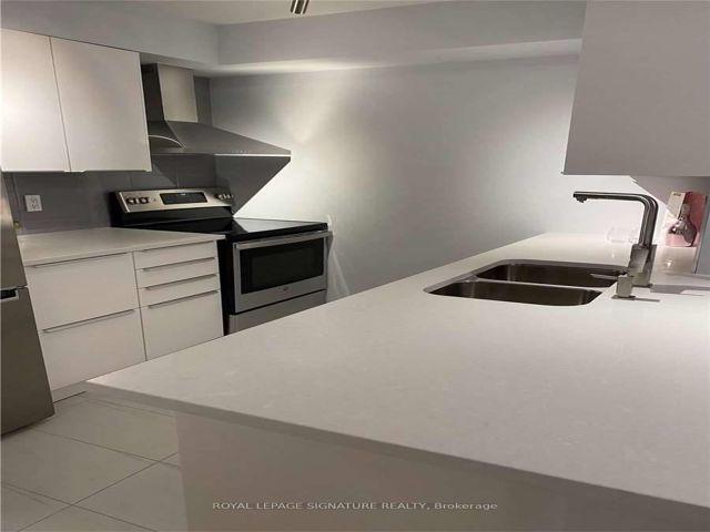 405 - 61 Town Centre Crt