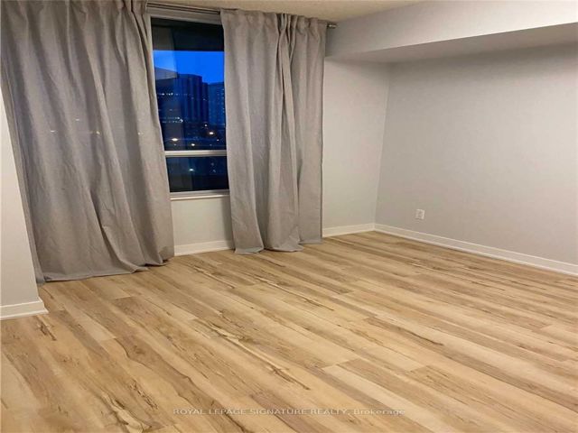 405 - 61 Town Centre Crt