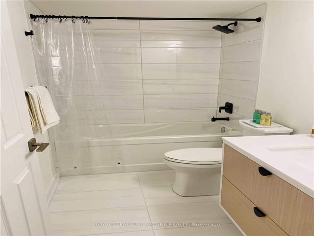 405 - 61 Town Centre Crt