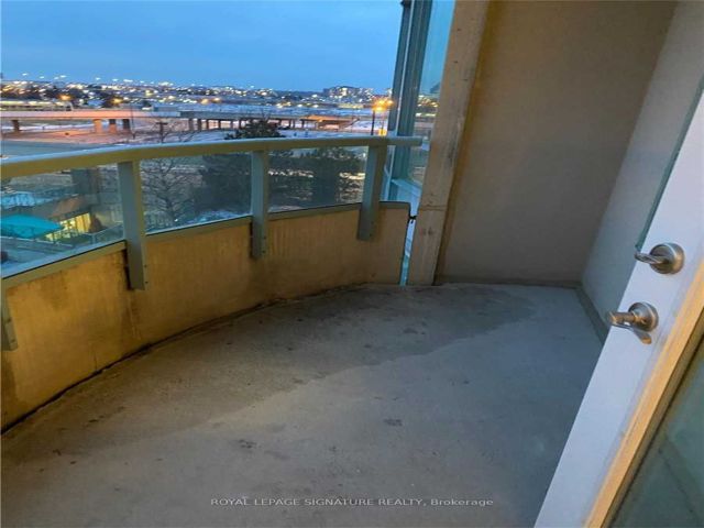 405 - 61 Town Centre Crt