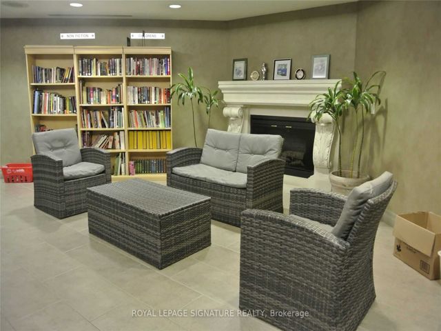 405 - 61 Town Centre Crt