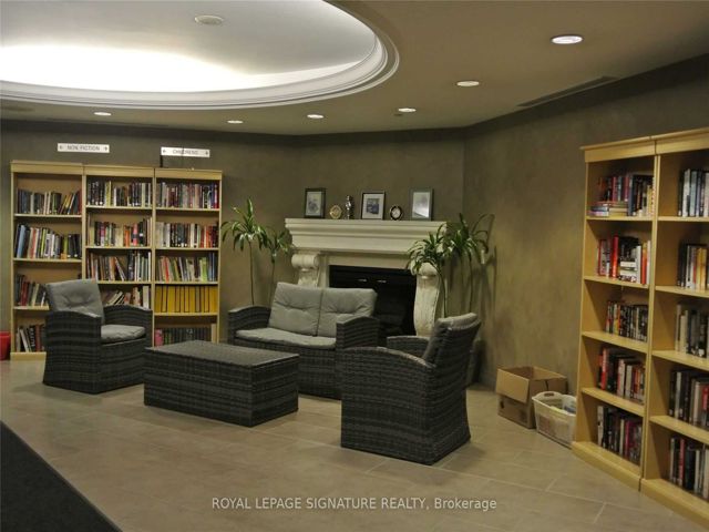 405 - 61 Town Centre Crt