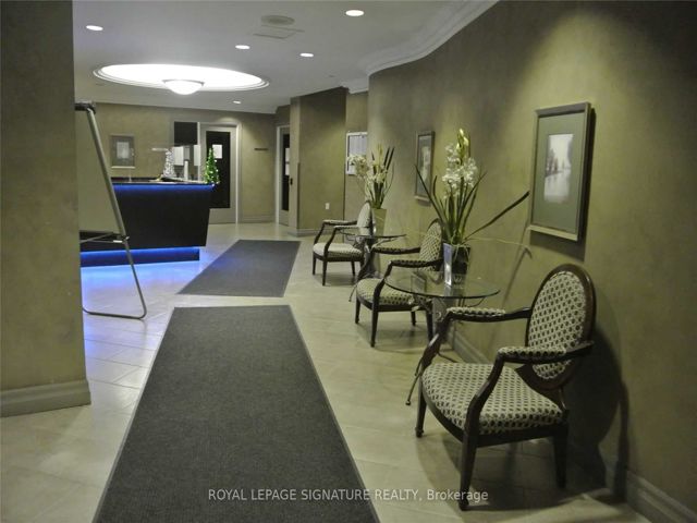405 - 61 Town Centre Crt