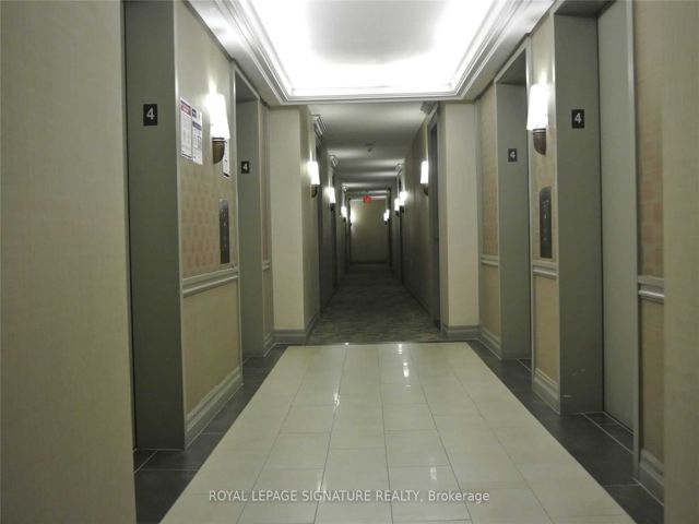 405 - 61 Town Centre Crt