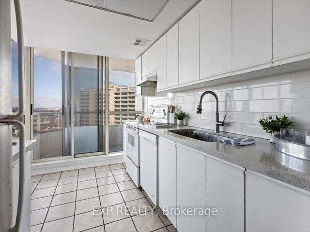1204 - 5 Greystone Walk Dr