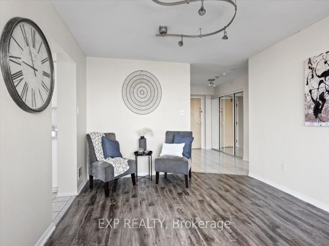 1204 - 5 Greystone Walk Dr