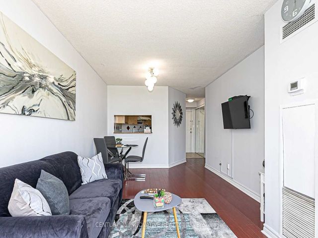1111 - 2550 Lawrence Ave E