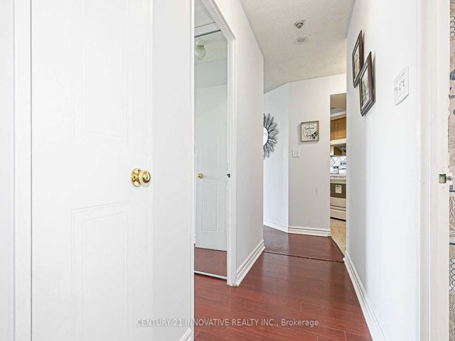1111 - 2550 Lawrence Ave E