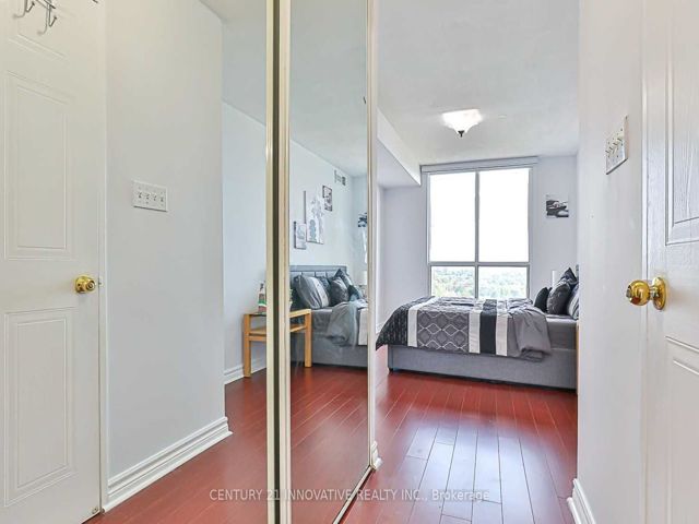1111 - 2550 Lawrence Ave E