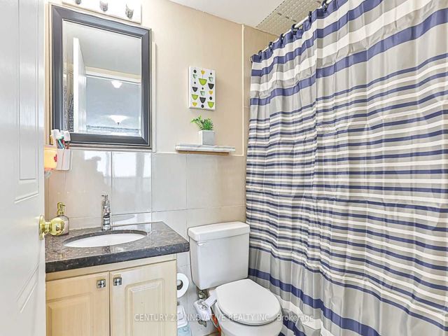 1111 - 2550 Lawrence Ave E