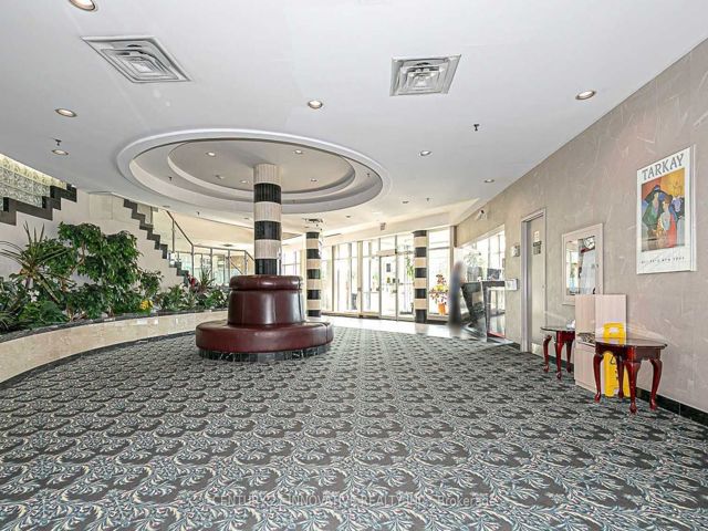 1111 - 2550 Lawrence Ave E