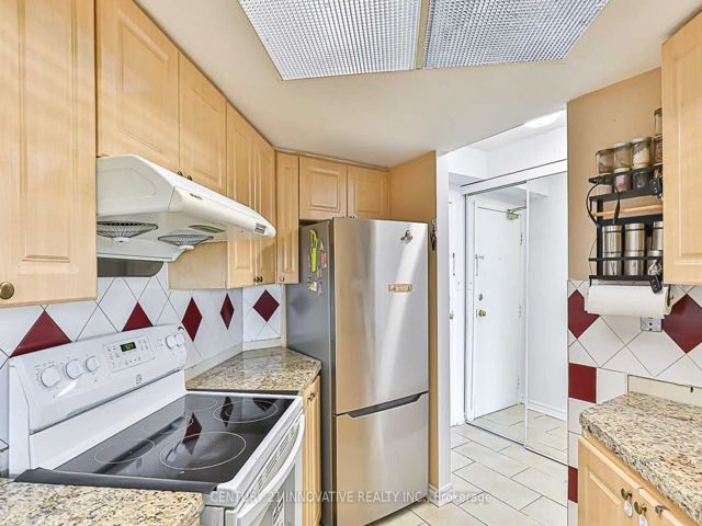 1111 - 2550 Lawrence Ave E