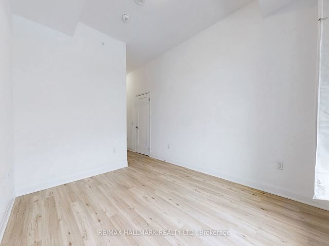 421 - 3220 Sheppard Ave E