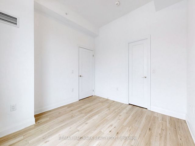 421 - 3220 Sheppard Ave E