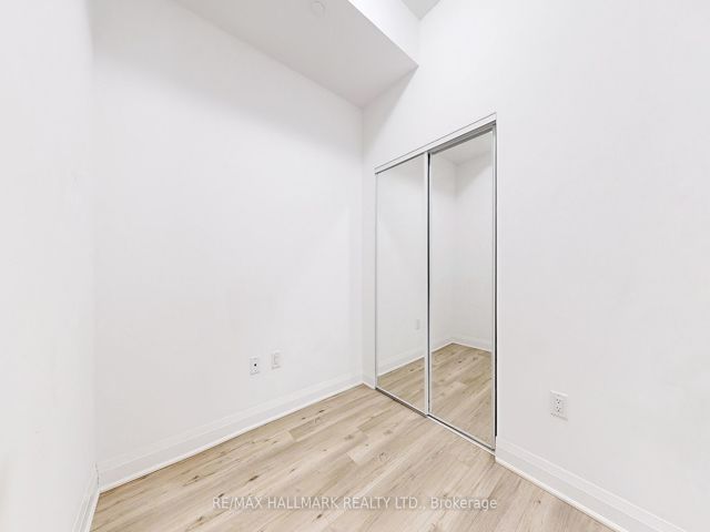 421 - 3220 Sheppard Ave E