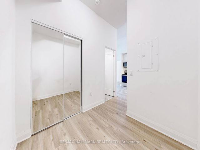 421 - 3220 Sheppard Ave E