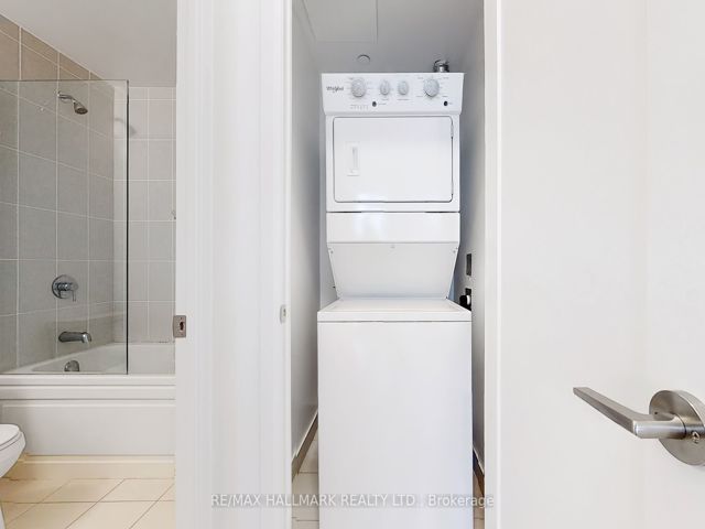 421 - 3220 Sheppard Ave E