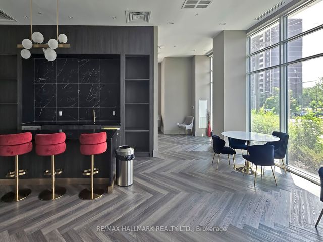 421 - 3220 Sheppard Ave E