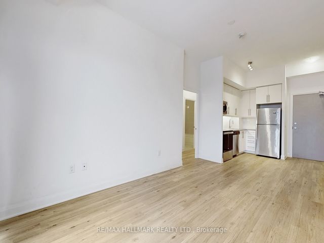 421 - 3220 Sheppard Ave E