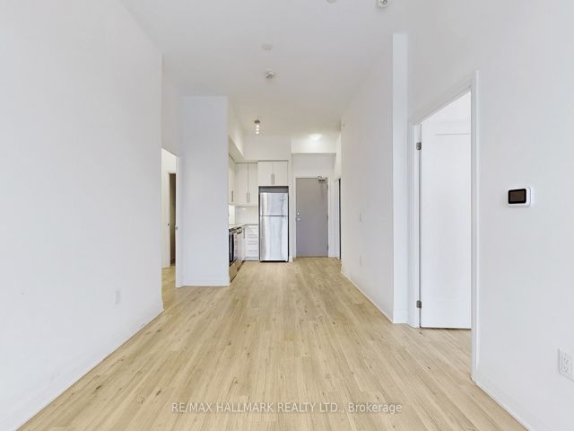 421 - 3220 Sheppard Ave E