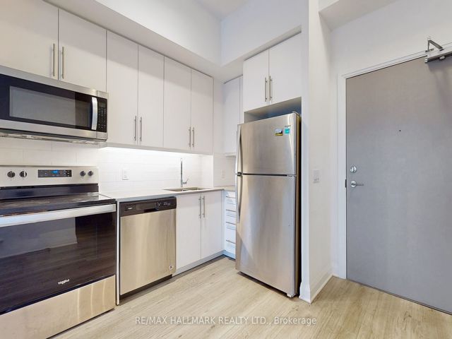 421 - 3220 Sheppard Ave E