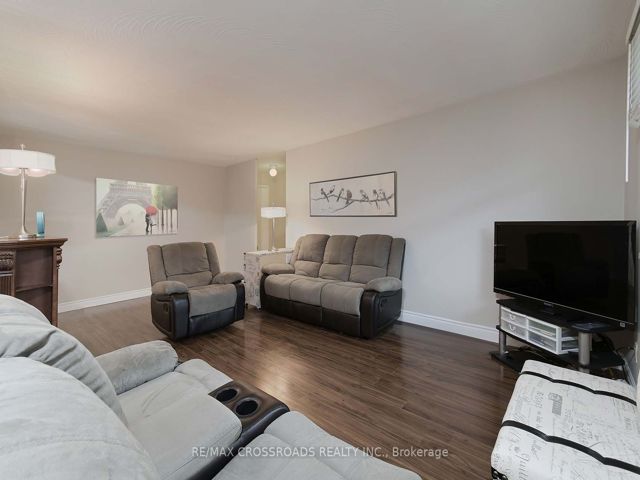 306 - 800 Kennedy Rd