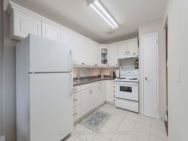 306 - 800 Kennedy Rd