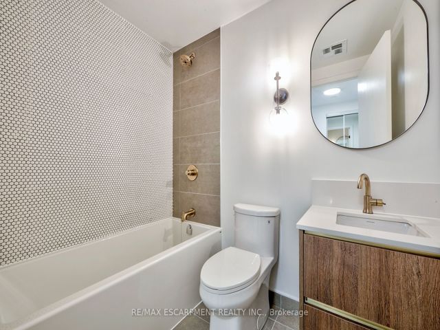 514 - 1285 Queen St E