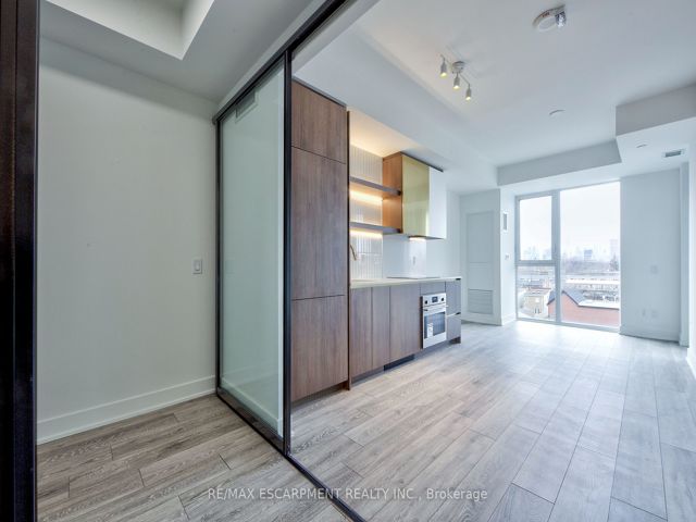 514 - 1285 Queen St E