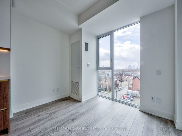514 - 1285 Queen St E