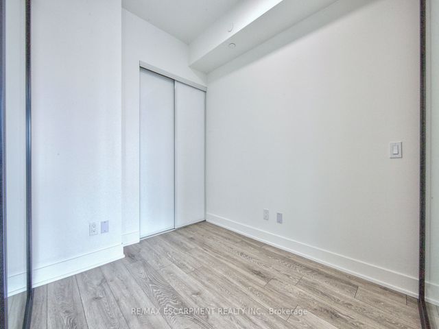 514 - 1285 Queen St E