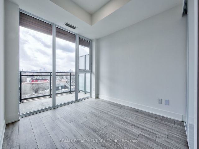 514 - 1285 Queen St E