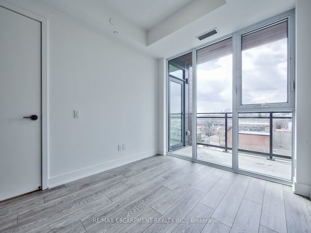 514 - 1285 Queen St E