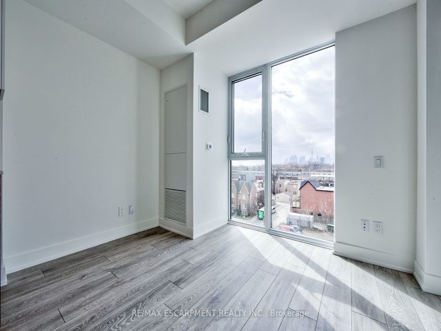 514 - 1285 Queen St E