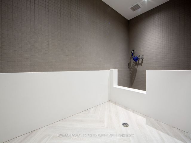 514 - 1285 Queen St E