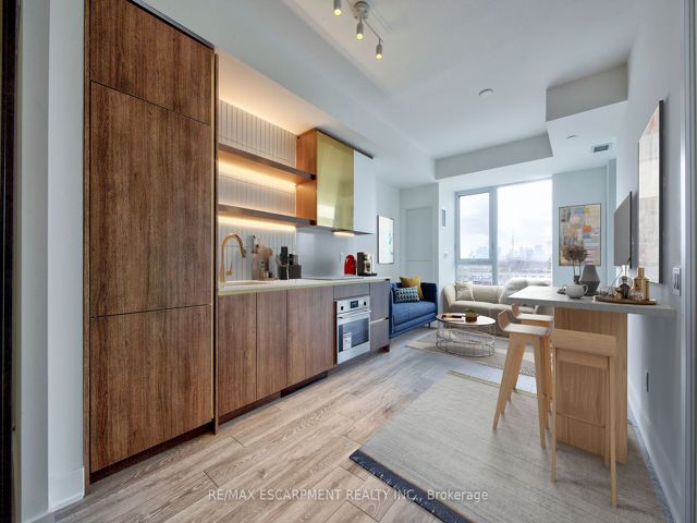 514 - 1285 Queen St E