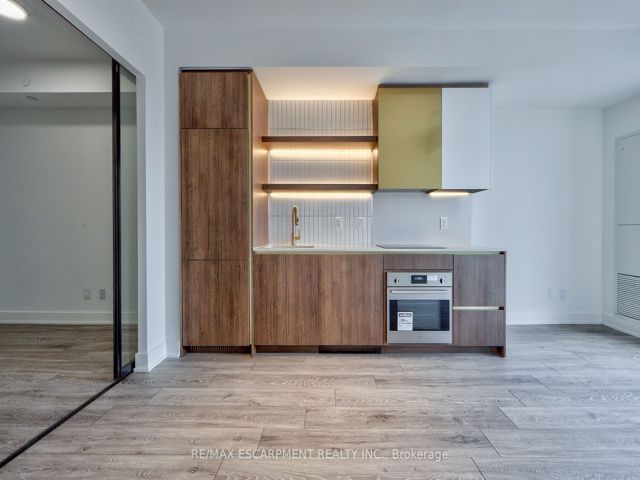 514 - 1285 Queen St E