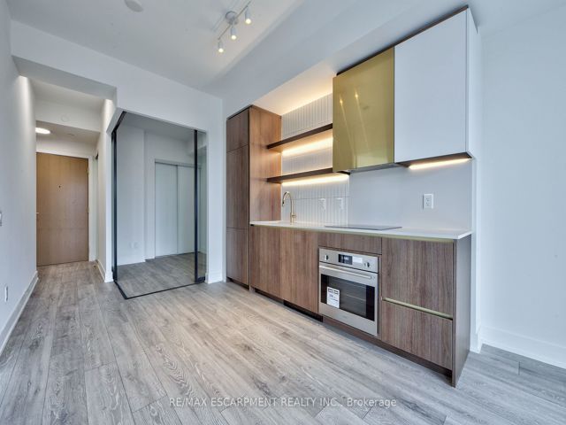 514 - 1285 Queen St E