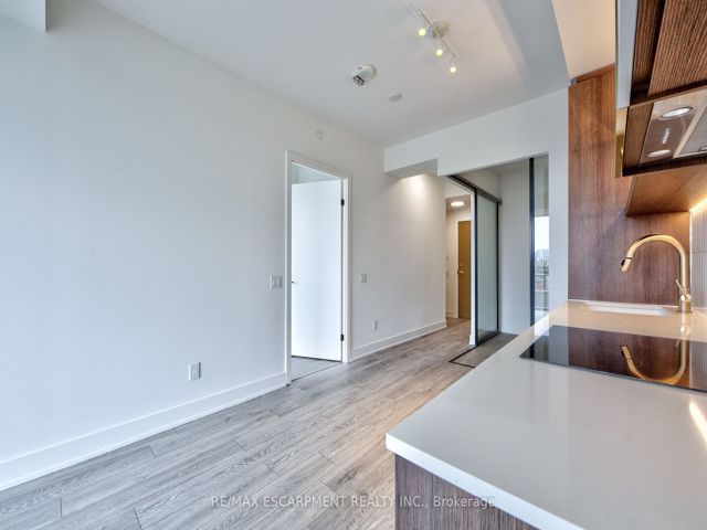 514 - 1285 Queen St E