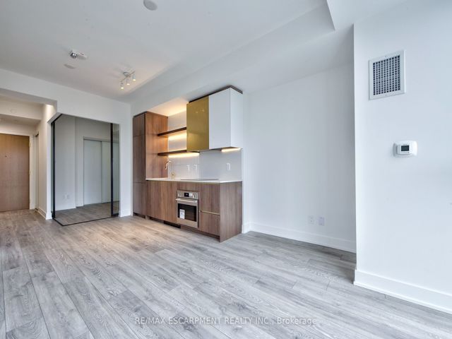 514 - 1285 Queen St E
