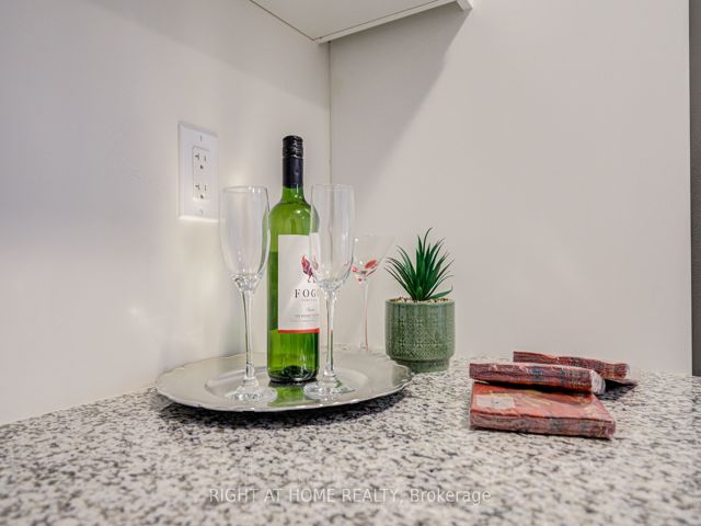 21 - 155 Tapscott Rd