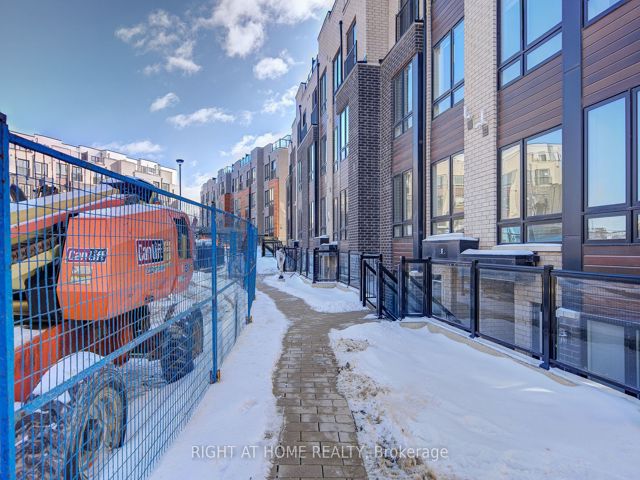 21 - 155 Tapscott Rd