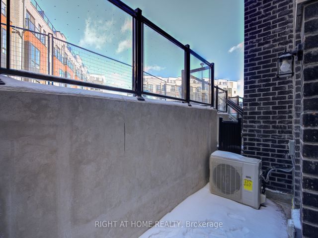 21 - 155 Tapscott Rd