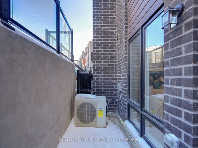 21 - 155 Tapscott Rd