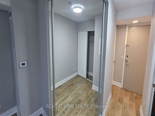 306 - 30 Meadowglen Pl