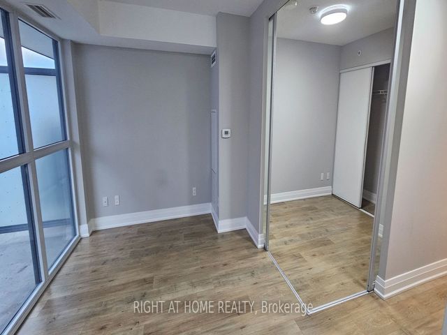 306 - 30 Meadowglen Pl