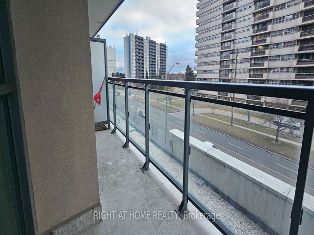 306 - 30 Meadowglen Pl