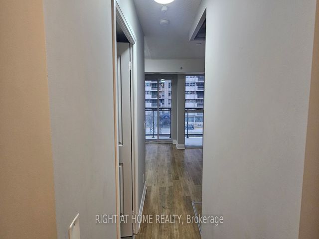306 - 30 Meadowglen Pl